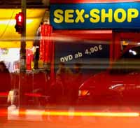Секс-шопы на улице - не для всех